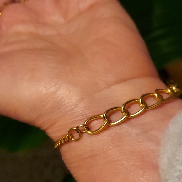 Vincero Spiderweb Hand Chain - Picture 2 of 4